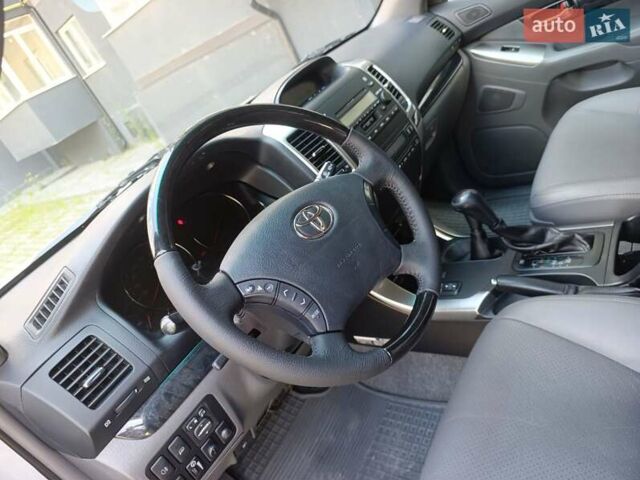 Серый Тойота Ленд Крузер Прадо, объемом двигателя 4 л и пробегом 218 тыс. км за 18000 $, фото 67 на Automoto.ua