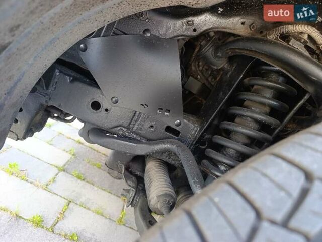 Серый Тойота Ленд Крузер Прадо, объемом двигателя 4 л и пробегом 218 тыс. км за 18000 $, фото 73 на Automoto.ua