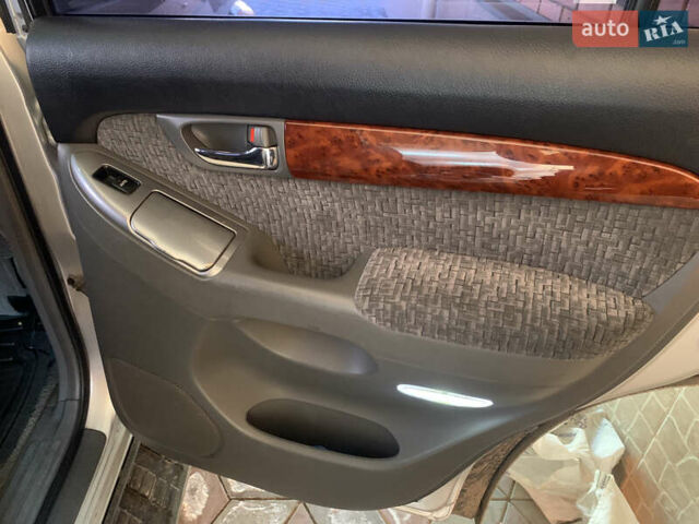 Сірий Тойота Ленд Крузер Прадо, об'ємом двигуна 3.96 л та пробігом 177 тис. км за 18500 $, фото 7 на Automoto.ua