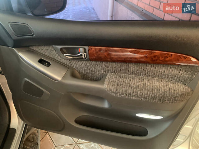 Сірий Тойота Ленд Крузер Прадо, об'ємом двигуна 3.96 л та пробігом 177 тис. км за 18500 $, фото 9 на Automoto.ua