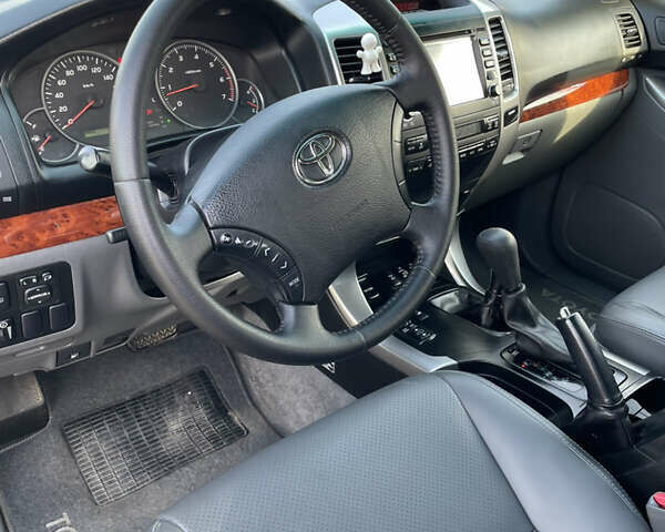 Серый Тойота Ленд Крузер Прадо, объемом двигателя 4 л и пробегом 298 тыс. км за 16500 $, фото 10 на Automoto.ua