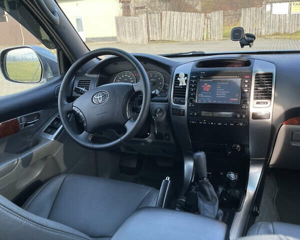 Серый Тойота Ленд Крузер Прадо, объемом двигателя 4 л и пробегом 298 тыс. км за 16500 $, фото 20 на Automoto.ua