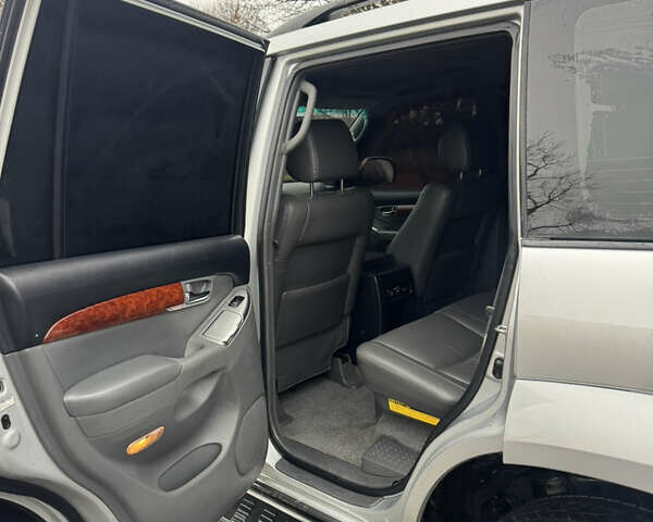 Серый Тойота Ленд Крузер Прадо, объемом двигателя 3.96 л и пробегом 193 тыс. км за 16600 $, фото 12 на Automoto.ua