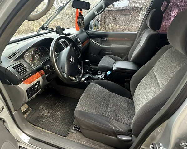 Сірий Тойота Ленд Крузер Прадо, об'ємом двигуна 2.69 л та пробігом 250 тис. км за 13500 $, фото 7 на Automoto.ua