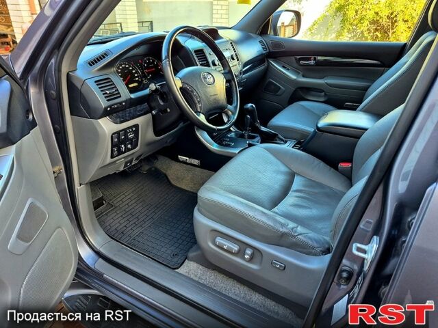 Серый Тойота Ленд Крузер Прадо, объемом двигателя 4 л и пробегом 139 тыс. км за 19700 $, фото 7 на Automoto.ua