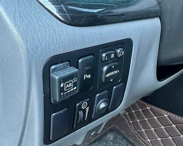 Серый Тойота Ленд Крузер Прадо, объемом двигателя 4 л и пробегом 250 тыс. км за 18200 $, фото 8 на Automoto.ua