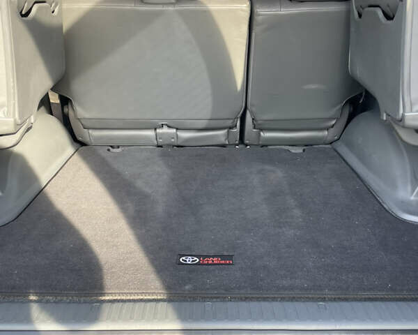 Серый Тойота Ленд Крузер Прадо, объемом двигателя 4 л и пробегом 298 тыс. км за 16500 $, фото 15 на Automoto.ua