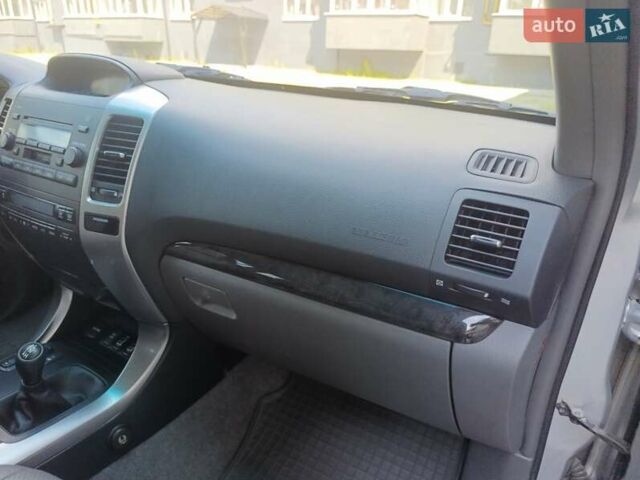 Серый Тойота Ленд Крузер Прадо, объемом двигателя 4 л и пробегом 218 тыс. км за 18000 $, фото 35 на Automoto.ua