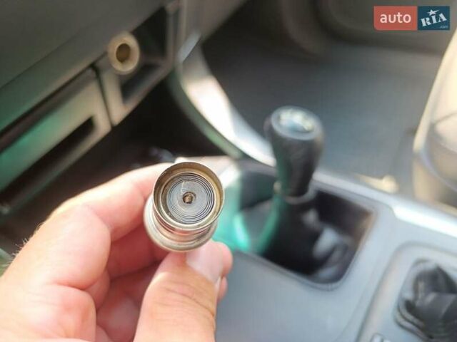 Серый Тойота Ленд Крузер Прадо, объемом двигателя 4 л и пробегом 218 тыс. км за 18000 $, фото 87 на Automoto.ua