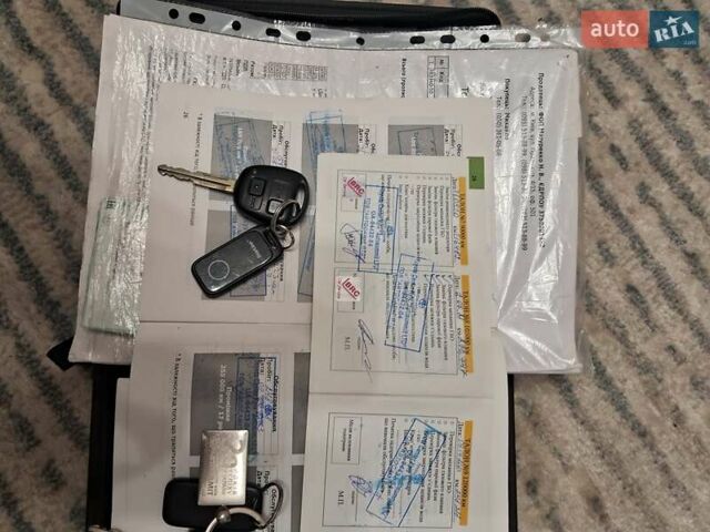 Серый Тойота Ленд Крузер Прадо, объемом двигателя 4 л и пробегом 255 тыс. км за 17300 $, фото 19 на Automoto.ua