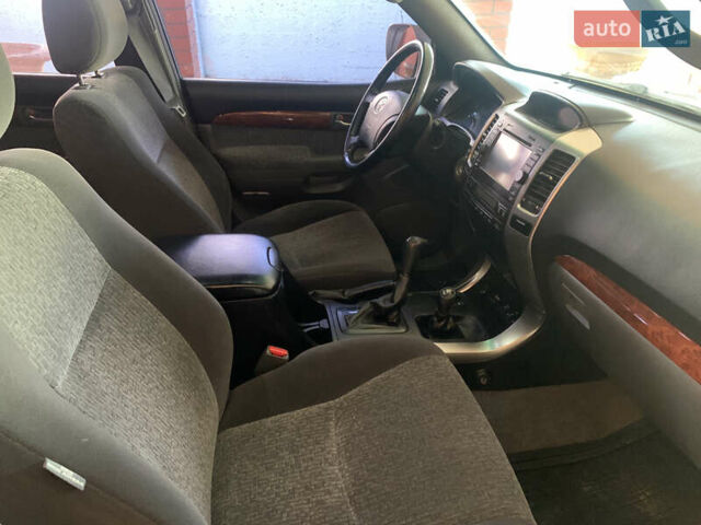 Сірий Тойота Ленд Крузер Прадо, об'ємом двигуна 3.96 л та пробігом 177 тис. км за 18500 $, фото 28 на Automoto.ua