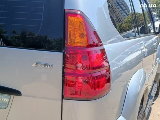 Серый Тойота Ленд Крузер Прадо, объемом двигателя 4 л и пробегом 320 тыс. км за 16490 $, фото 8 на Automoto.ua