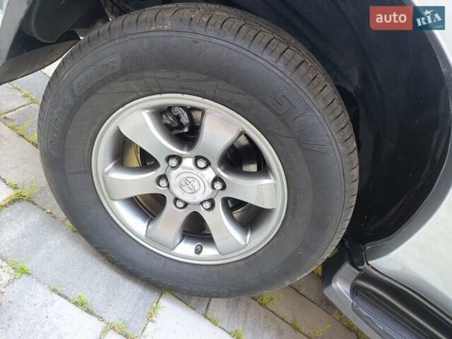 Серый Тойота Ленд Крузер Прадо, объемом двигателя 4 л и пробегом 218 тыс. км за 18000 $, фото 29 на Automoto.ua