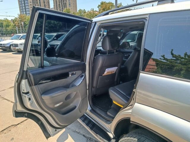 Серый Тойота Ленд Крузер Прадо, объемом двигателя 4 л и пробегом 320 тыс. км за 16490 $, фото 12 на Automoto.ua