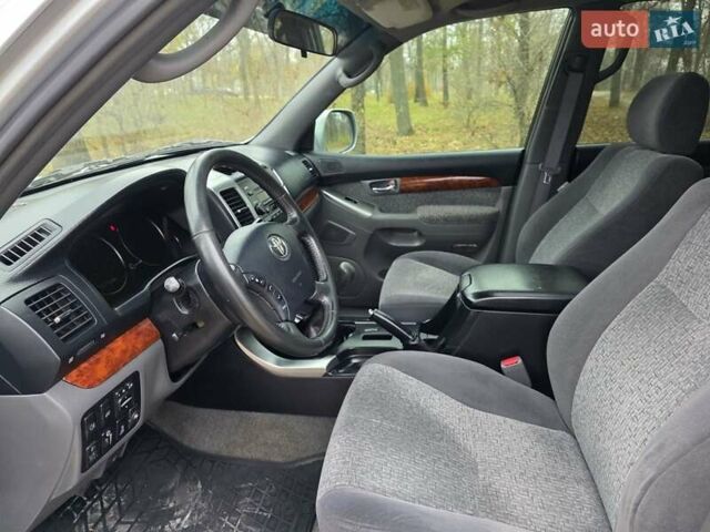 Серый Тойота Ленд Крузер Прадо, объемом двигателя 0 л и пробегом 220 тыс. км за 14500 $, фото 24 на Automoto.ua