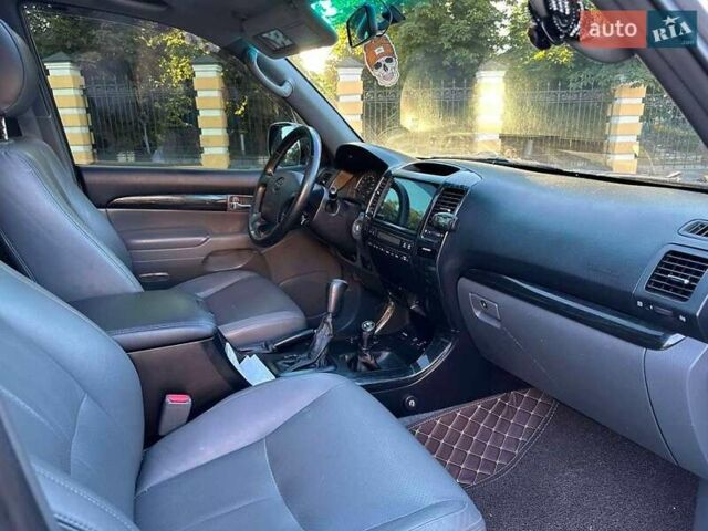 Серый Тойота Ленд Крузер Прадо, объемом двигателя 4 л и пробегом 250 тыс. км за 18200 $, фото 12 на Automoto.ua