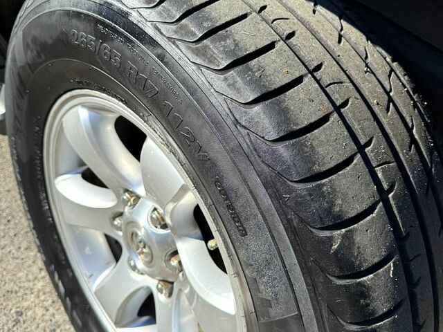 Серый Тойота Ленд Крузер Прадо, объемом двигателя 4 л и пробегом 229 тыс. км за 17400 $, фото 6 на Automoto.ua