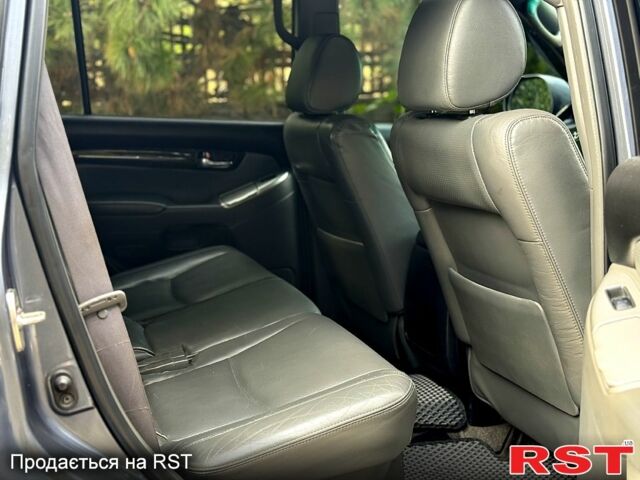 Серый Тойота Ленд Крузер Прадо, объемом двигателя 4 л и пробегом 195 тыс. км за 15800 $, фото 3 на Automoto.ua