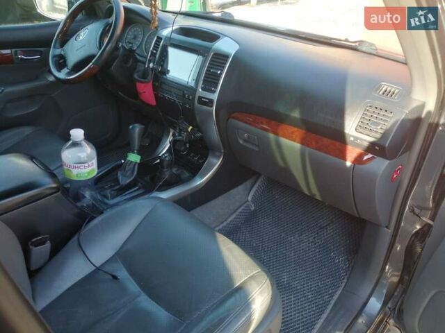 Серый Тойота Ленд Крузер Прадо, объемом двигателя 4 л и пробегом 245 тыс. км за 17000 $, фото 2 на Automoto.ua