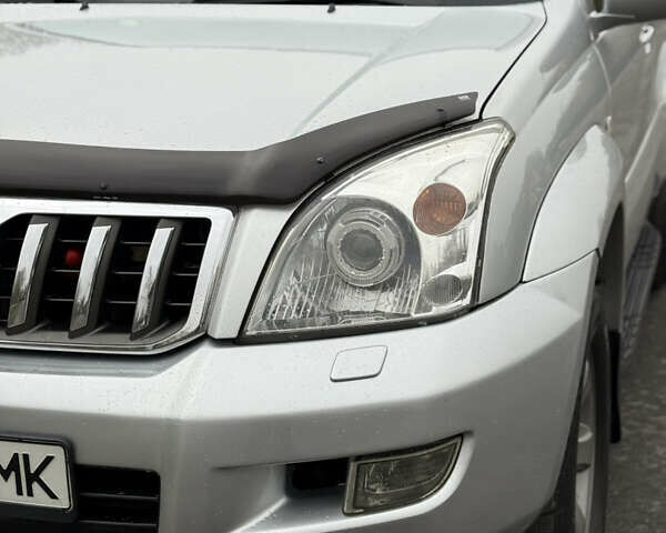 Серый Тойота Ленд Крузер Прадо, объемом двигателя 4 л и пробегом 330 тыс. км за 13350 $, фото 7 на Automoto.ua