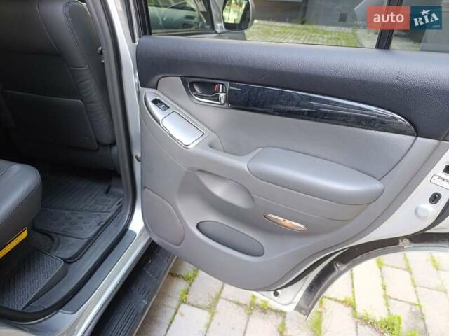 Серый Тойота Ленд Крузер Прадо, объемом двигателя 4 л и пробегом 218 тыс. км за 18000 $, фото 52 на Automoto.ua