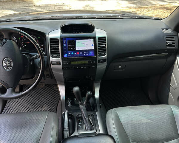 Серый Тойота Ленд Крузер Прадо, объемом двигателя 4 л и пробегом 360 тыс. км за 21000 $, фото 15 на Automoto.ua