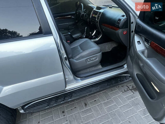 Серый Тойота Ленд Крузер Прадо, объемом двигателя 3.96 л и пробегом 200 тыс. км за 15900 $, фото 3 на Automoto.ua