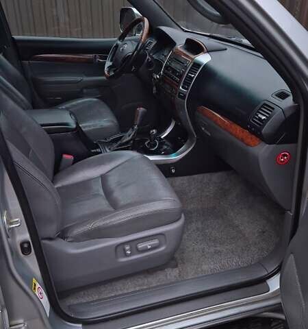 Сірий Тойота Ленд Крузер Прадо, об'ємом двигуна 3.96 л та пробігом 278 тис. км за 15900 $, фото 12 на Automoto.ua