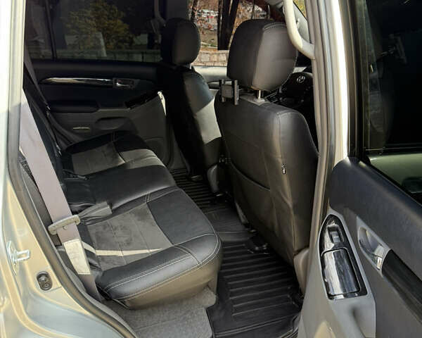 Сірий Тойота Ленд Крузер Прадо, об'ємом двигуна 2.69 л та пробігом 242 тис. км за 14800 $, фото 12 на Automoto.ua