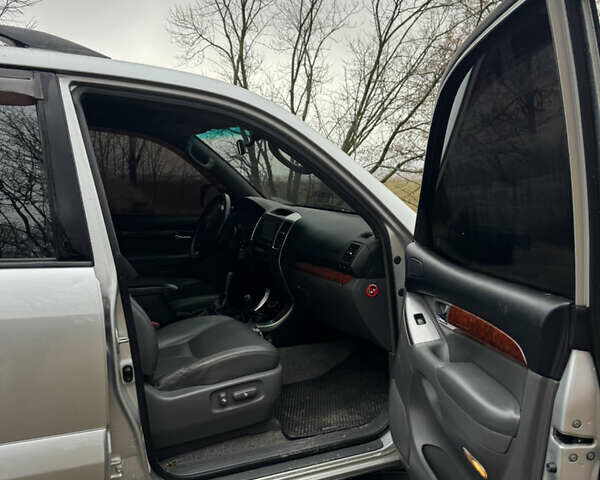 Серый Тойота Ленд Крузер Прадо, объемом двигателя 3.96 л и пробегом 193 тыс. км за 16600 $, фото 8 на Automoto.ua