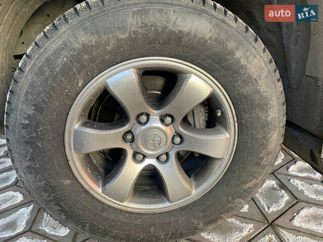 Сірий Тойота Ленд Крузер Прадо, об'ємом двигуна 3.96 л та пробігом 177 тис. км за 18500 $, фото 14 на Automoto.ua