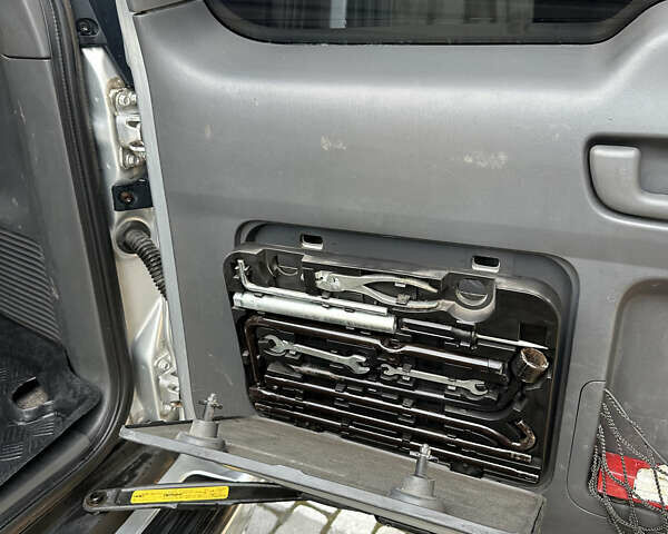 Серый Тойота Ленд Крузер Прадо, объемом двигателя 4 л и пробегом 262 тыс. км за 18000 $, фото 49 на Automoto.ua