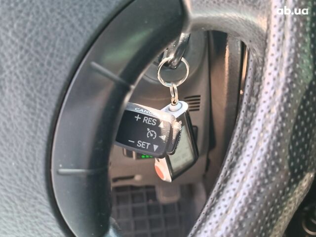 Серый Тойота Ленд Крузер Прадо, объемом двигателя 4 л и пробегом 320 тыс. км за 16490 $, фото 25 на Automoto.ua