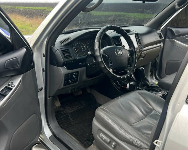 Сірий Тойота Ленд Крузер Прадо, об'ємом двигуна 3.96 л та пробігом 329 тис. км за 16000 $, фото 15 на Automoto.ua