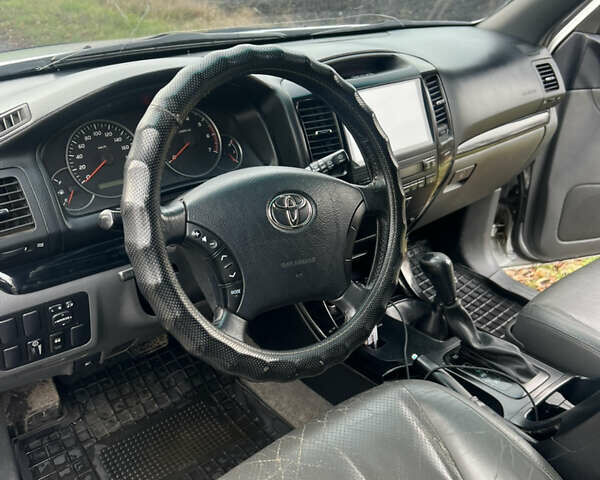 Сірий Тойота Ленд Крузер Прадо, об'ємом двигуна 3.96 л та пробігом 329 тис. км за 16000 $, фото 16 на Automoto.ua
