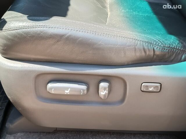 Серый Тойота Ленд Крузер Прадо, объемом двигателя 4 л и пробегом 320 тыс. км за 16490 $, фото 23 на Automoto.ua