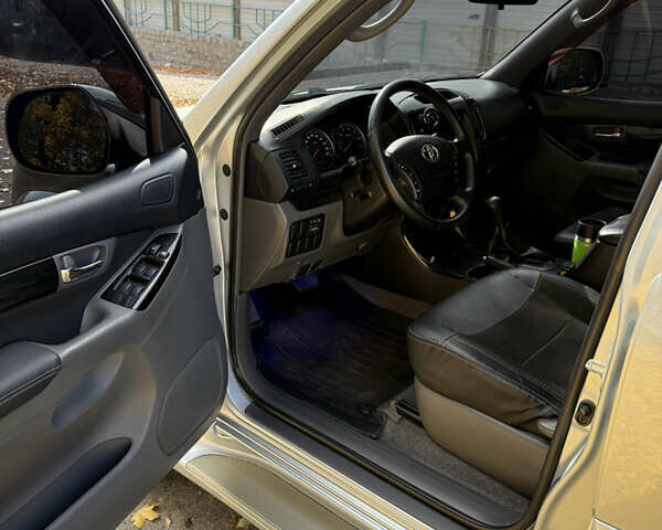 Сірий Тойота Ленд Крузер Прадо, об'ємом двигуна 2.69 л та пробігом 242 тис. км за 14800 $, фото 9 на Automoto.ua