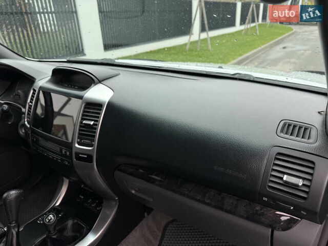 Серый Тойота Ленд Крузер Прадо, объемом двигателя 4 л и пробегом 330 тыс. км за 13350 $, фото 21 на Automoto.ua