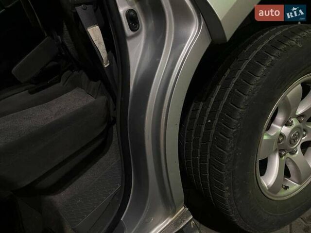 Сірий Тойота Ленд Крузер Прадо, об'ємом двигуна 4 л та пробігом 299 тис. км за 13500 $, фото 28 на Automoto.ua