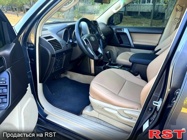 Серый Тойота Ленд Крузер Прадо, объемом двигателя 2.7 л и пробегом 255 тыс. км за 21900 $, фото 2 на Automoto.ua