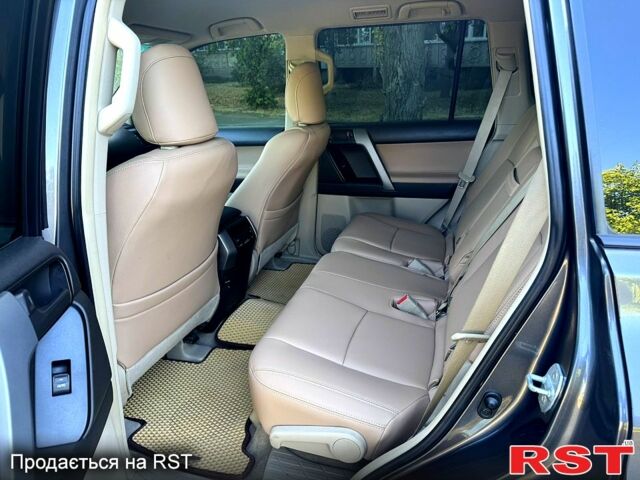 Серый Тойота Ленд Крузер Прадо, объемом двигателя 2.7 л и пробегом 255 тыс. км за 21900 $, фото 8 на Automoto.ua