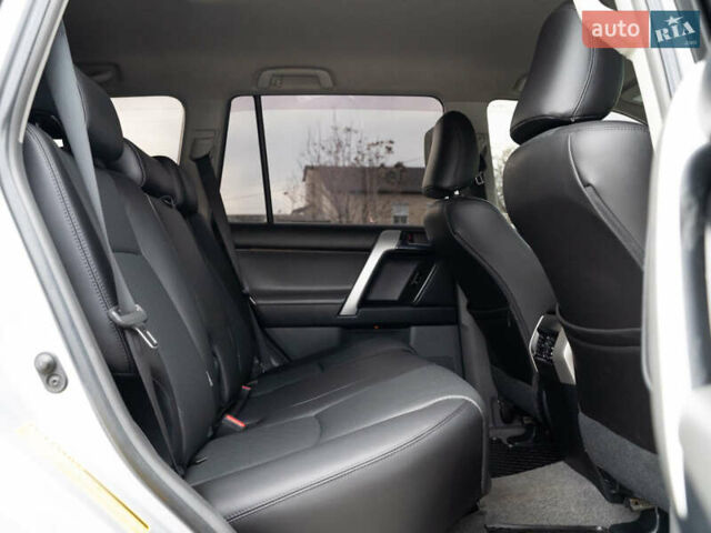 Сірий Тойота Ленд Крузер Прадо, об'ємом двигуна 3.96 л та пробігом 232 тис. км за 22900 $, фото 31 на Automoto.ua