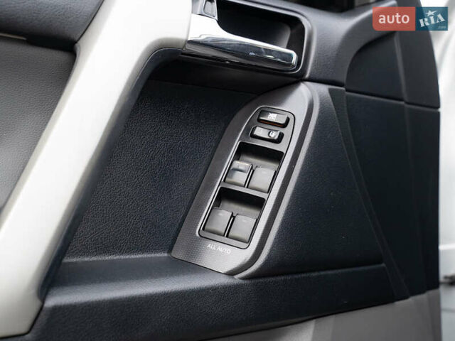 Сірий Тойота Ленд Крузер Прадо, об'ємом двигуна 3.96 л та пробігом 232 тис. км за 22900 $, фото 19 на Automoto.ua