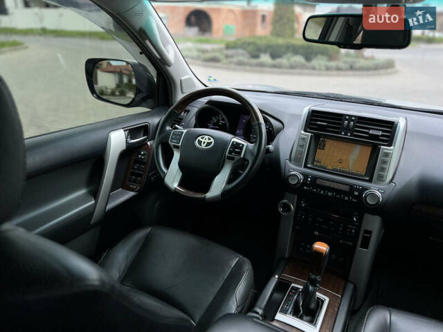 Серый Тойота Ленд Крузер Прадо, объемом двигателя 4 л и пробегом 220 тыс. км за 24300 $, фото 23 на Automoto.ua