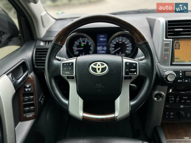 Серый Тойота Ленд Крузер Прадо, объемом двигателя 4 л и пробегом 220 тыс. км за 24300 $, фото 26 на Automoto.ua