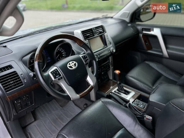 Серый Тойота Ленд Крузер Прадо, объемом двигателя 4 л и пробегом 220 тыс. км за 24300 $, фото 21 на Automoto.ua