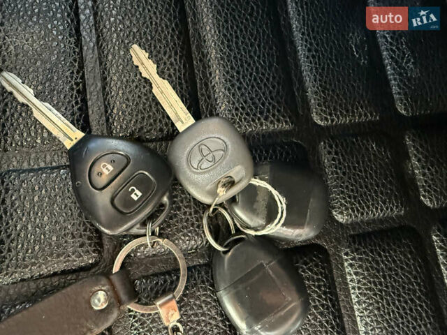 Серый Тойота Ленд Крузер Прадо, объемом двигателя 2.7 л и пробегом 200 тыс. км за 18499 $, фото 20 на Automoto.ua