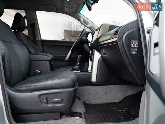 Сірий Тойота Ленд Крузер Прадо, об'ємом двигуна 3.96 л та пробігом 232 тис. км за 22900 $, фото 24 на Automoto.ua