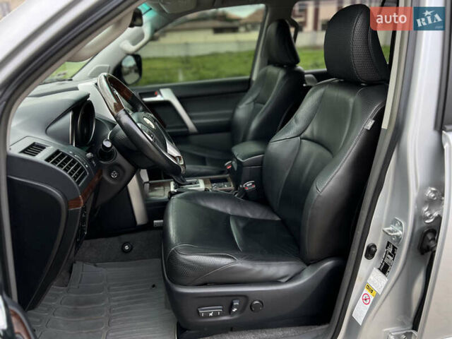 Серый Тойота Ленд Крузер Прадо, объемом двигателя 4 л и пробегом 220 тыс. км за 24300 $, фото 20 на Automoto.ua