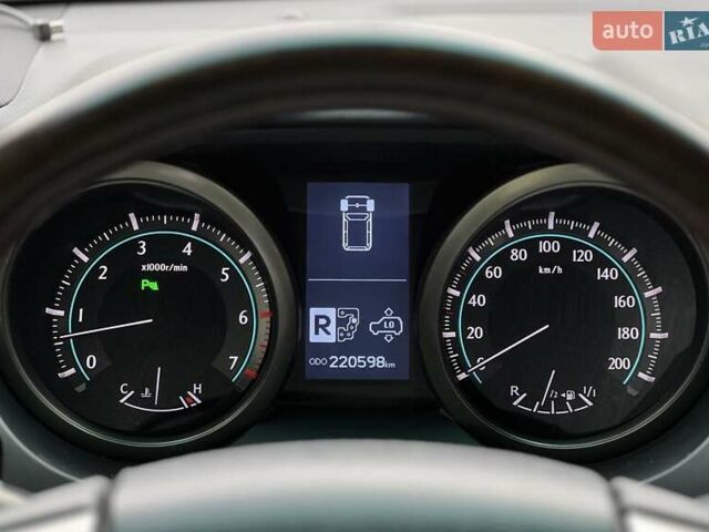 Серый Тойота Ленд Крузер Прадо, объемом двигателя 4 л и пробегом 220 тыс. км за 24300 $, фото 49 на Automoto.ua